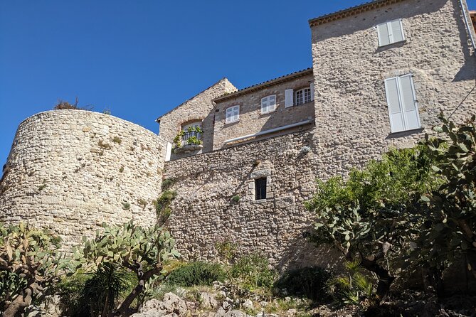 2 Hour Walking Tour in the Old Town of Antibes - Wandering the old town: where the “hidden” details are actually explained