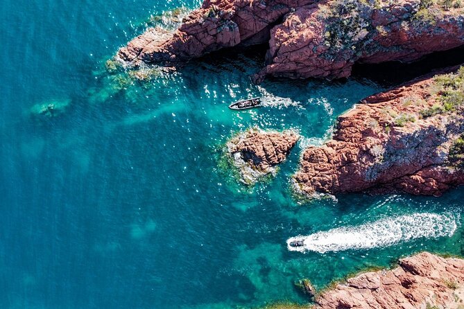 Boat excursion - Cannes Esterel Coves Insight – 1H30 - Esterel Coves by boat, the fast way to see the dramatic coast