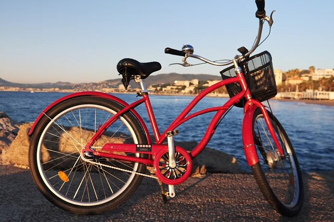 Cannes: Bike Rental - From the Old Harbour to the Croisette, You Start With the Good Stuff