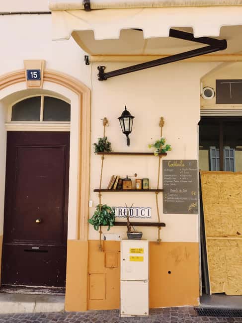 Cannes: Express Walk with a Local in 60 minutes - La Croisette to Le Suquet, why this route works
