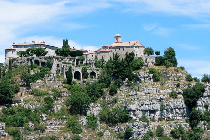 Cannes, Grasse, Gourdon, & Saint-Paul-de-Vence /Day Trip - Small-group pacing: what max 8 really changes