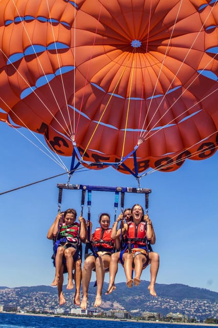 Cannes: Parasailing Experience for Couples, Family & Friends - What the shaded relaxation area and lockers are really for