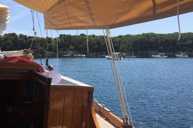Classic Yacht Sailing in Cannes - The onboard stories: learning the bay without killing the relaxation