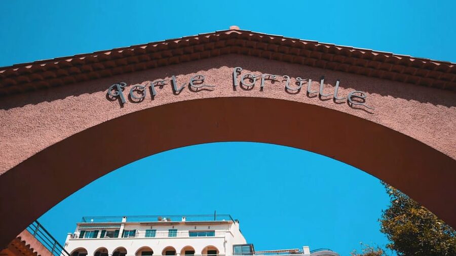 Explore Cannes: Guided walking Tour with a local guide - Palais des Festivals and the Cannes Film Festival Stories