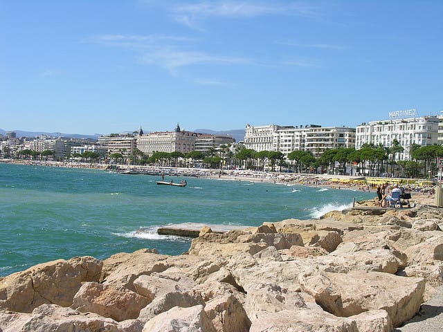 From Nice: Cannes, Antibes & Saint-Paul-de-Vence Tour - Cannes on the Croisette: make the most of the 1-hour window