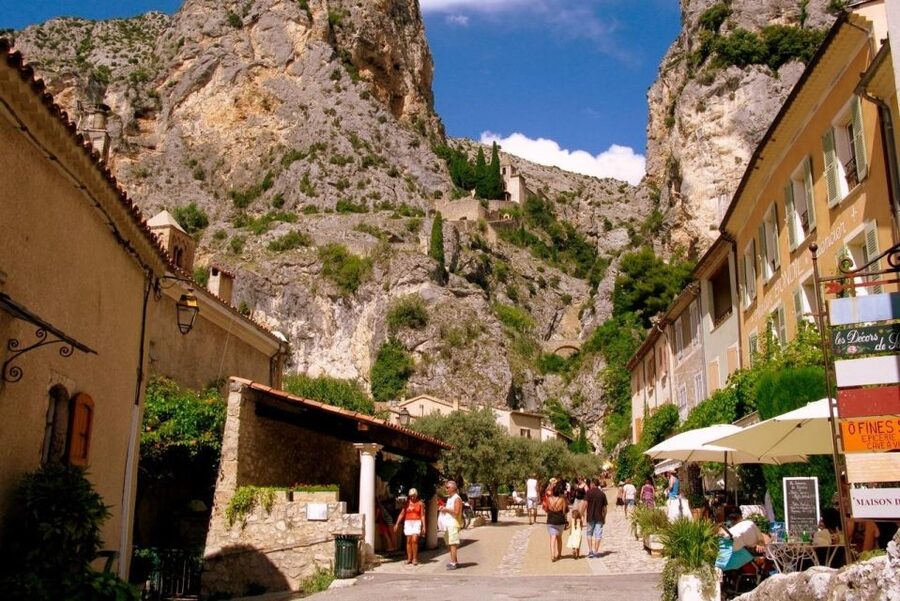 From Nice: Gorges du Verdon Guided Tour - The long, curvy drive in an air-conditioned minivan (and how to handle it)