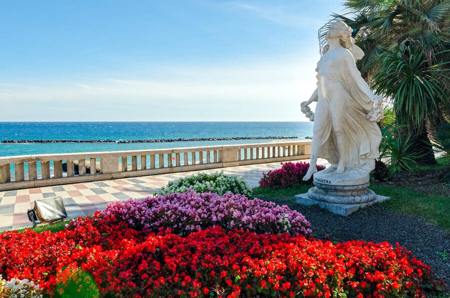 From Nice: Italian Riviera, Monaco, & Monte Carlo Tour - Formula I Circuit Drive, Then Monte Carlo’s Casino and Hotel de Paris Area
