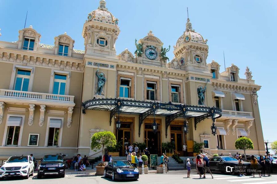 From Nice: Monaco, Monte-Carlo and Eze Private Guided Tour - Villefranche-sur-Mer and Cap Ferrat: The View Between the Big Stops