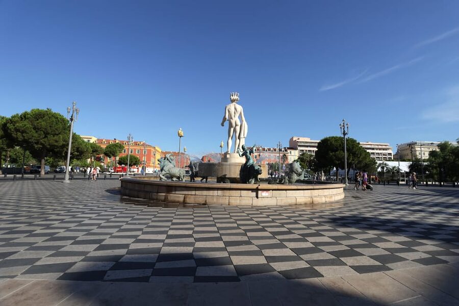 From Nice: Nice Old Town, Cannes and Antibes - Antibes old town and ramparts: the sea views do the heavy lifting