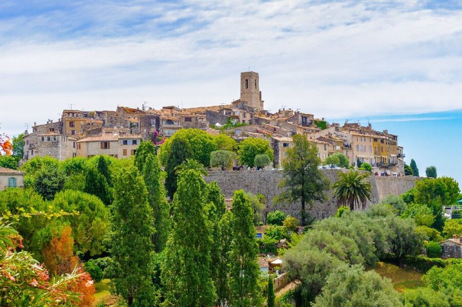From Nice: Provence and its Medieval Villages Full-Day Tour - Hotel pickup and the smooth “mountain-road” reality