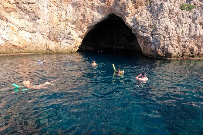 From Nice : Secret Riviera Boat Tour to Mala cave with Snorkeling - Meeting point in Nice, and how to avoid the classic late-arrival problem
