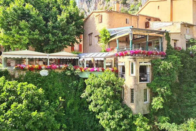 Gorges du Verdon Private Tour - Stop 2: Moustiers-Sainte-Marie and its amphitheater setting