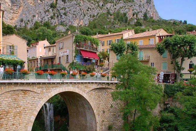Gorges du Verdon Shared Tour from Nice - The Ste Croix Lake photo viewpoint stop: small window, big payoff