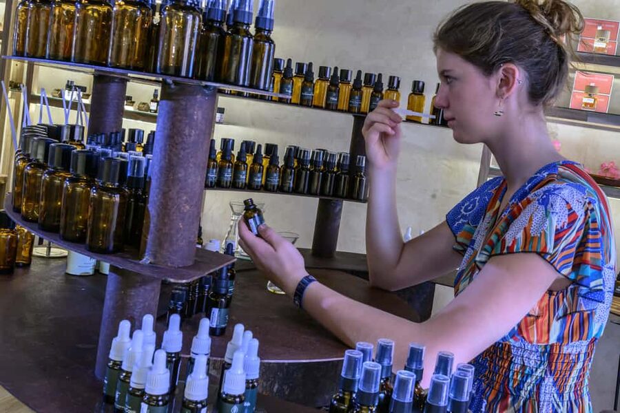 Grasse: 100% natural perfume creation workshop - Inside Pure Signature in Grasse: meeting point, vibe, and what you’re buying