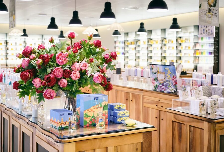 Grasse: Perfume Making Class and Fragonard Factory Tour - Olfactiv pyramid in plain language: top, heart, base, and why it matters