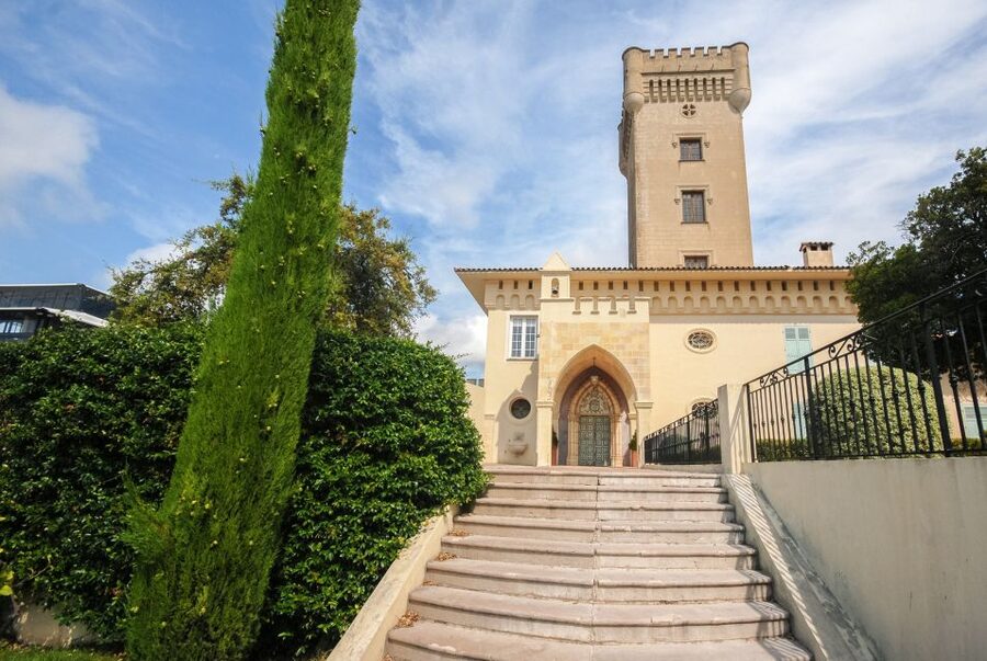 Grasse, Valbonne & Gourdon: Day Tour with Wine Tasting - Getting there and back: van comfort, pickup points, and pacing