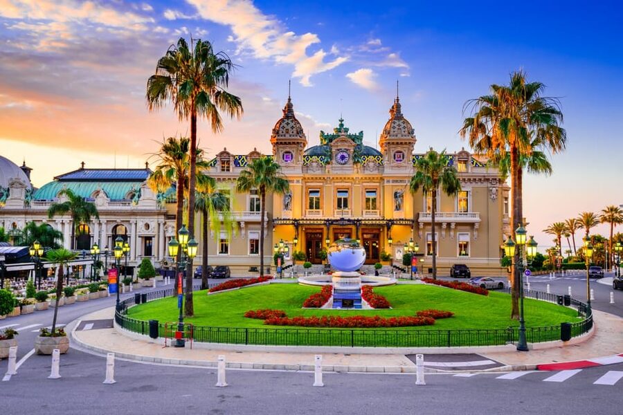 Monaco: Self-Guided Walking Tour of Monte Carlo & Audioguide - Before you walk: phone, GPS, headphones, and a realistic timeline