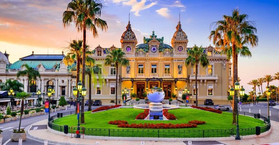 Monaco: Self-Guided Walking Tour of Monte Carlo & Audioguide - Avoiding groups while still seeing the essentials