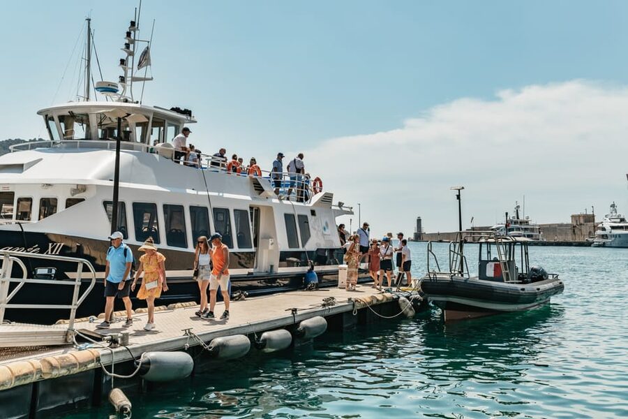 Nice: 1-Hour Sightseeing Cruise to Villefranche Bay - Live commentary in French and English, and why it matters