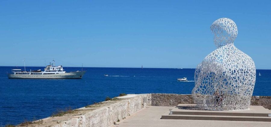 Nice: Cannes, Antibes & St Paul de Vence Half-Day Tour - La Croisette Promenade, Designer Shops, and Sea Views