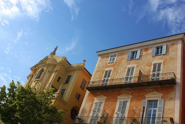 Nice: Exclusive Private Guided Tour of Historic Center - Vieux Nice: cobblestones, building details, and the stories behind them