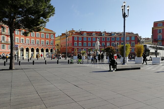 Nice Small-Group Old Town & Castle Hill Cultural Walking Tour with a Local Guide - Garibaldi Square: The Painted Façade and Turin’s Influence