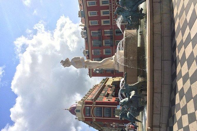 Original Nice city tour ( pedicab-vélo taxi) - Promenade des Anglais: the fastest way to understand Nice’s waterfront identity