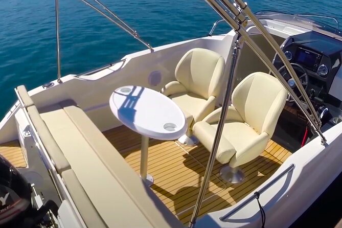 Private Boat Tour from Nice to Monaco, boat tour Nice - Monaco from the Mediterranean: Palace and the Casino quarter, plus superyacht port energy