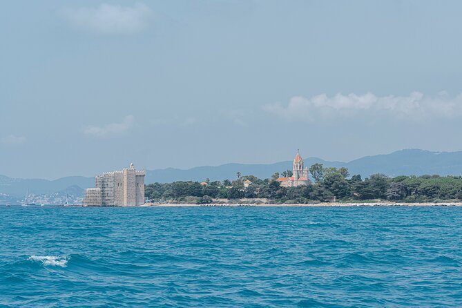 Private cruise to Cap d'Antibes and the Lérins Islands by sailboat - Meet Your Host: Nicolas and the Private-Charter Tone