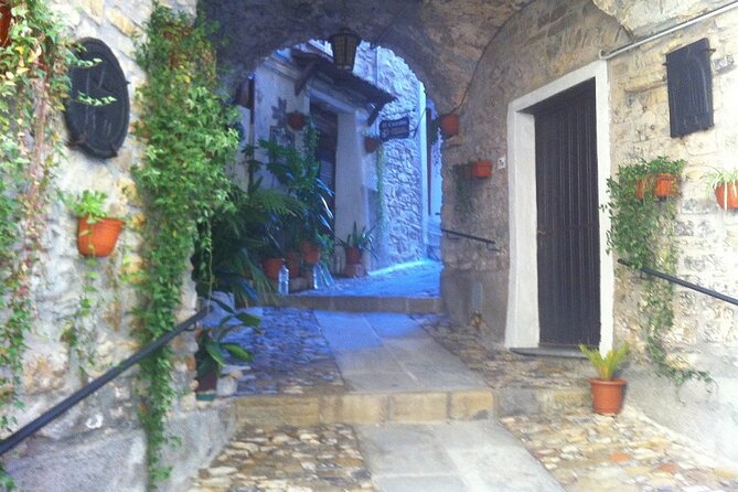 Private Day Trip Italian Riviera - The Guide Factor, English and French Explanations That Make Stops Make Sense