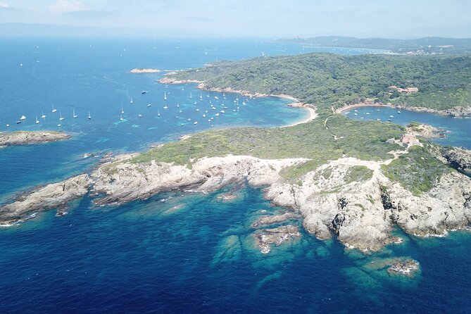 Private full-day boat trip to Porquerolles - Boat comfort you can actually use all day