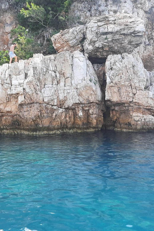 Private tour on a sailboat - Swim and paddle - Antibes Cape - Setting sail from Antibes: how the morning or afternoon actually feels