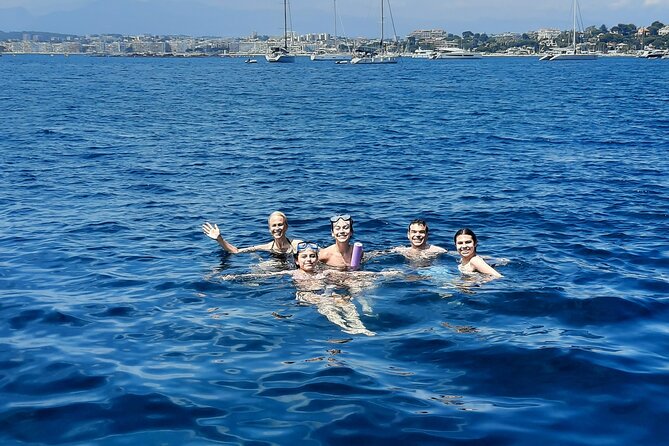 Private tour on a sailboat Swim and stand up paddle Antibes cape - Bay of Billionaires versus La Garoupe: how to think about the stop