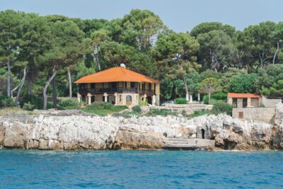 Private tour on a sailboat Swim and stand up paddle Antibes cape
