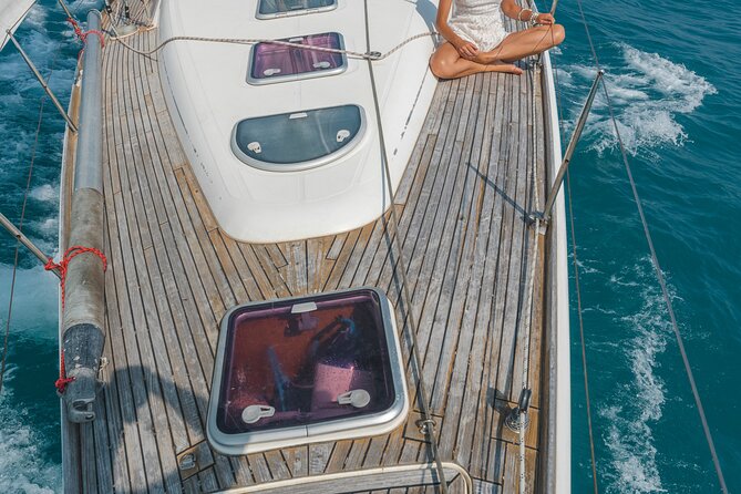 Private tour on a sailboat Swim and stand up paddle Antibes cape - Meeting point at Port Vauban: how to plan your arrival