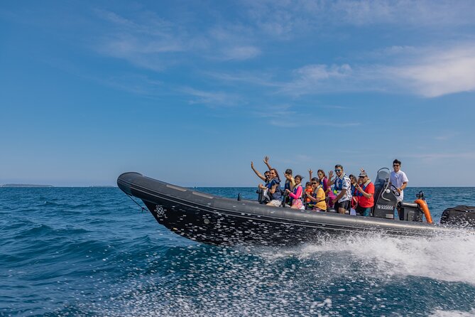Sea excursion - Estérel Massif by boat - Guides, English commentary, and how the experience is run