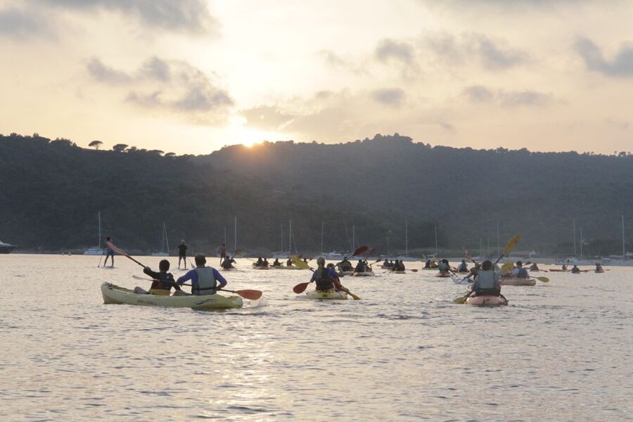Sunset trip kayak tour in the gulf of Saint-Tropez - From Cabane Bambou to the Water, Meeting and First Paddle Vibes