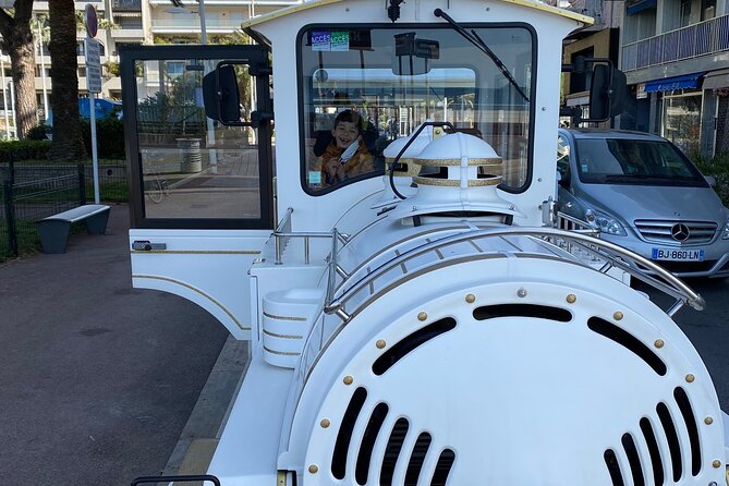 The Little Train of Antibes Juan-les-Pins - A 45-minute loop that links Antibes Old Town and Juan-les-Pins