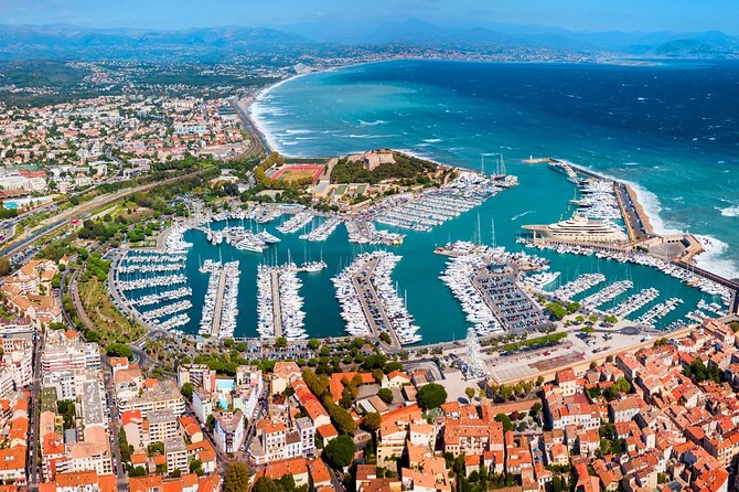 Visit of Antibes Juan-Les-Pins by convertible bus - Plage de la Garoupe and the Tire-Poil trail option