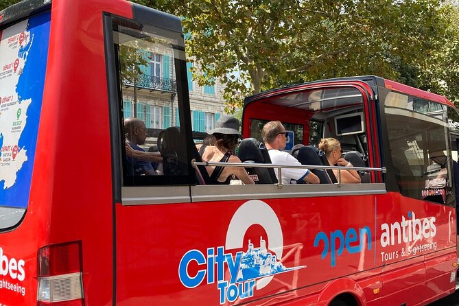 Visit of Antibes Juan-Les-Pins by convertible bus - English audio, headset issues, and how to handle them calmly