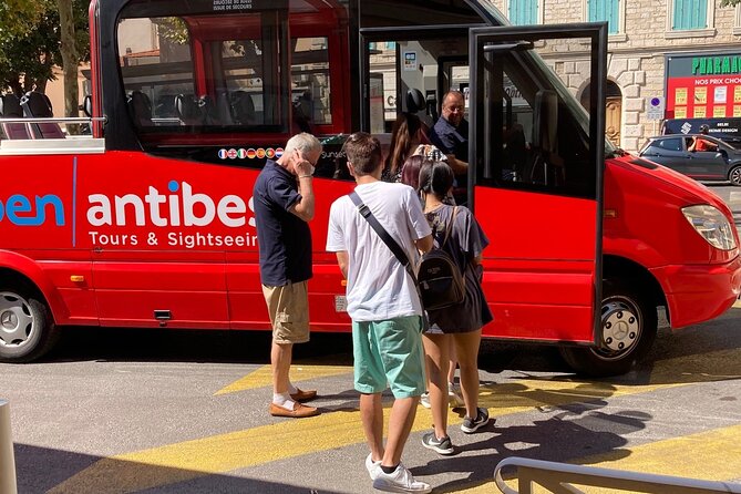 Visit of Antibes Juan-Les-Pins by convertible bus - Practical expectations for a 3 to 4 hour loop