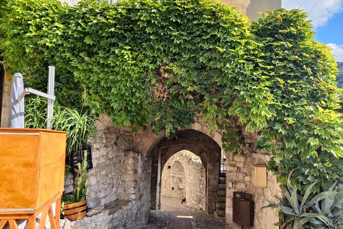 Visit of the Medieval Village of Èze - Group Size and Timing: Why Small Groups Feel Better Here