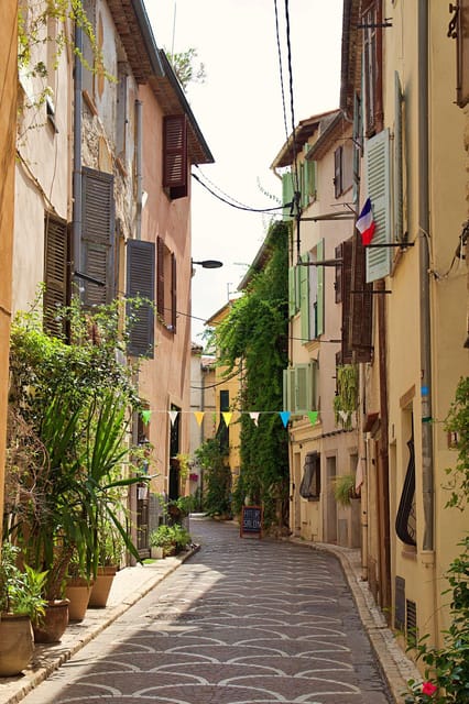 Visit Saint Paul de Vence, Antibes, and Cannes: 7-Hour Tour - Saint-Paul-de-Vence at Golden Hour: Cobbles, Stone Walls, and Art Galleries